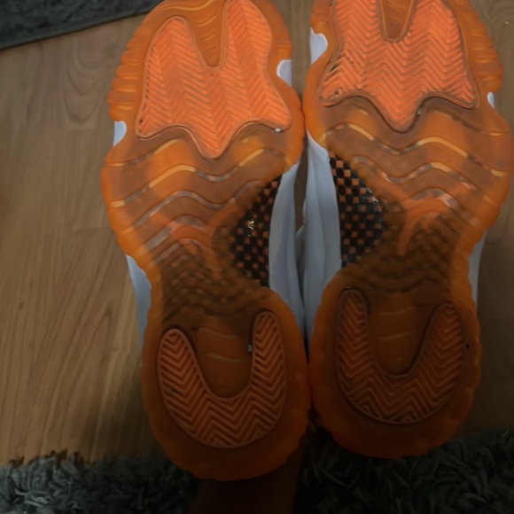 Air Jordan 11 Retro Low 'Bright Citrus' wms size 7 - Picture 3 of 5